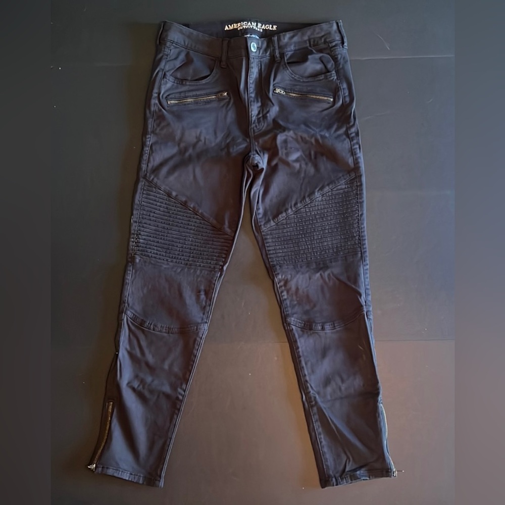 AEO moto-inspired super stretch, hi-rise jeggings w/zipper pocket & ankles